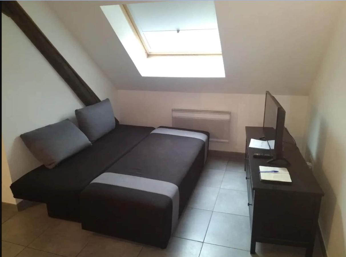 Appartement Avec Parking Gratuit Et Wifi Vierzon Exterior foto